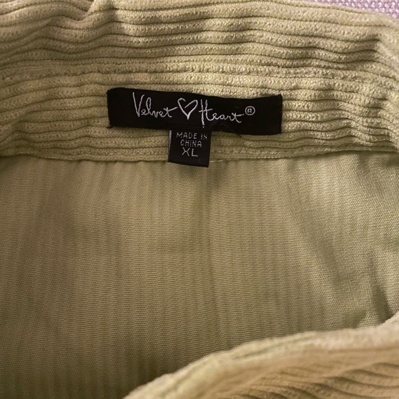Button down corduroy yellowish/green long sleeved shirt. Size XL. - Picture 2 of 2